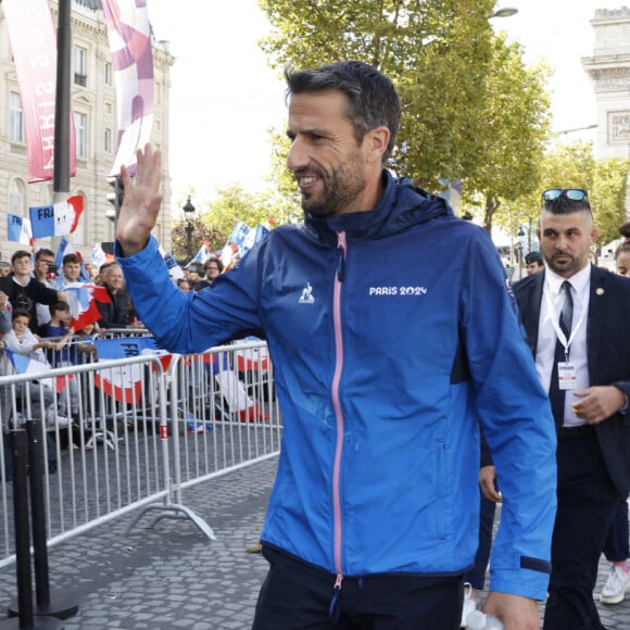 Mais le président du comité d'organisation des Jeux va-t-il enfin prendre un peu de repos ? 
Tony Estanguet lors du défilé des athlètes français ayant participé aux Jeux olympiques et paralympiques de Paris 2024, sur l'avenue des Champs-Élysées à Paris, France, le 14 septembre 2024. Photo par Romuald Meigneux/Pool/ABACAPRESS.COM