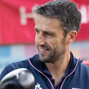 Le président français du Comité d'organisation des Jeux olympiques et paralympiques de 2024 à Paris, Tony Estanguet, participe à une présentation de boxe lors de la visite d'un Mini Club dans une école, le 4 septembre 2024 à Paris. Les Mini Clubs 2024 sont des espaces de célébration créés pour les enfants et les adolescents dans les écoles, les établissements ou les centres de loisirs pendant les Jeux Paralympiques et la rentrée scolaire. Photo par Raphael Lafargue/ABACAPRESS.COM