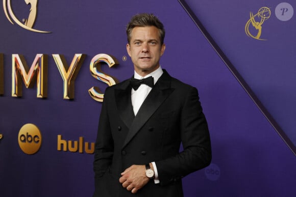 Présent à l'événement, l'acteur Joshua Jackson a surpris en s'affichant totalement rasé. Exit la barbe grisonnante donc !
Joshua Jackson lors de la 76e cérémonie des Emmy Awards au Peacock Theater le dimanche 15 septembre 2024 à Los Angeles, CA, USA.