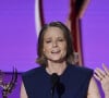 La 76e et tant attendue cérémonie des Emmy Awards 2024, s'est orchestrée dimanche 15 septembre, au Peacock Theater à Los Angeles.
Jodie Foster accepte le prix de l'actrice principale dans une série ou un film limité ou d'anthologie pour " True Detective " sur scène lors de la 76e cérémonie annuelle des Primetime Emmy Awards au Peacock Theater à Los Angeles, le dimanche 15 septembre 2024.