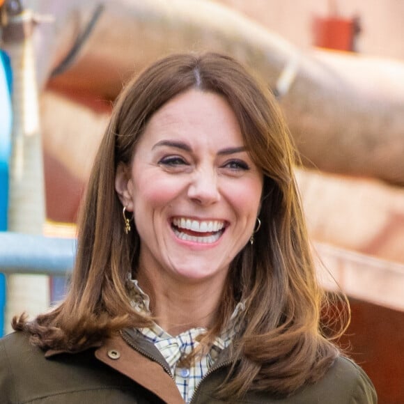 princesse de Galles a repris ses fonctions et a organisé dans la plus grande discrétion une réunion mardi 17 septembre au château de Windsor avec pour objet la petite enfance.
Kate Middleton