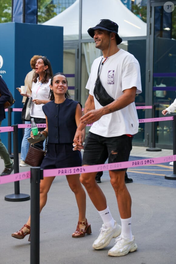 Florent Manaudou et Lola Dumenil lors des Jeux Olympiques de Paris 2024.