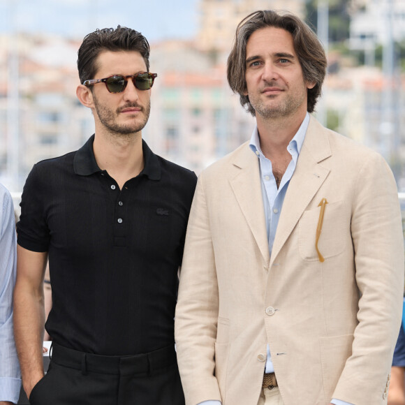 Un coup dur pour l'acteur Pierre Niney et le producteur Dimitri Rassam !
Les co-réalisateurs Matthieu Delaporte et Alexandre de La Patellière, Pierre Niney, le producteur Dimitri Rassam - Photocall du film "Le comte de Monte Cristo" (Hors Compétition) lors du 77ème Festival International du Film de Cannes © Moreau / Jacovides / Bestimage 