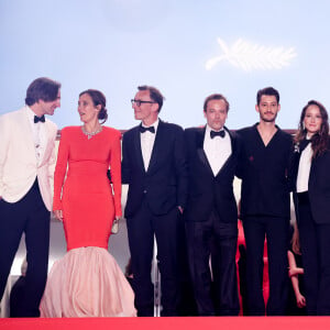 Dimitri Rassam, Julie De Bona, Alexandre de La Patellière, Patrick Mille, Pierre Niney, Anaïs Demoustier (enceinte),Julien De Saint-Jean, Vassili Schneider, Matthieu Delaporte, Marie Narbonne - Descente des marches du film " Le comte de Monte-Cristo " lors du 77ème Festival International du Film de Cannes, au Palais des Festivals à Cannes. Le 22 mai 2024 © Jacovides-Moreau / Bestimage 