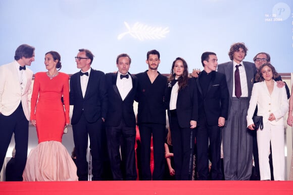 Dimitri Rassam, Julie De Bona, Alexandre de La Patellière, Patrick Mille, Pierre Niney, Anaïs Demoustier (enceinte),Julien De Saint-Jean, Vassili Schneider, Matthieu Delaporte, Marie Narbonne - Descente des marches du film " Le comte de Monte-Cristo " lors du 77ème Festival International du Film de Cannes, au Palais des Festivals à Cannes. Le 22 mai 2024 © Jacovides-Moreau / Bestimage 