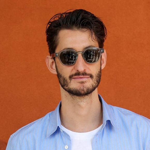 Pierre Niney au village lors des Internationaux de France de tennis de Roland Garros 2024, à Paris, France, le 7 juin 2024. © Jacovides-Moreau/Bestimage 