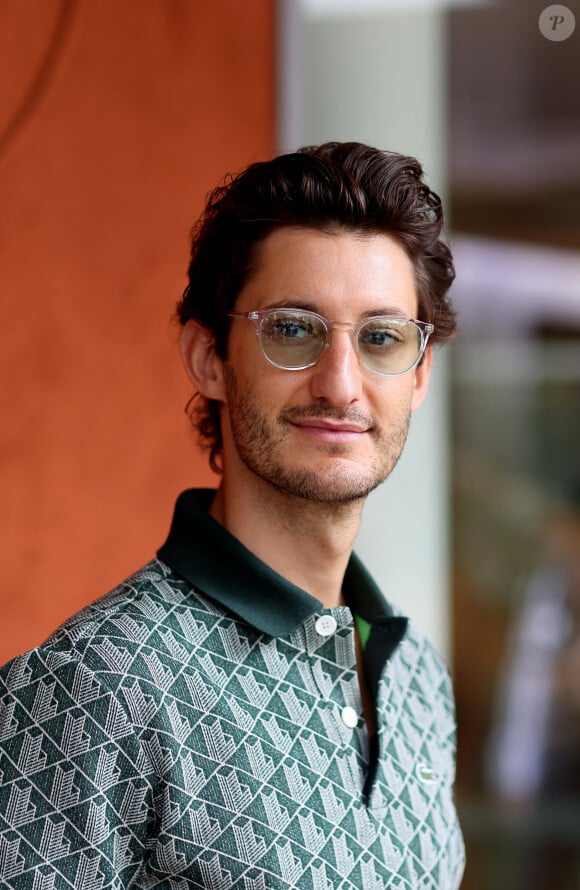 Pierre Niney au village lors des Internationaux de France de tennis de Roland Garros 2023, à Paris, France, le 11 juin 2023. © Jacovides-Moreau/Bestimage 