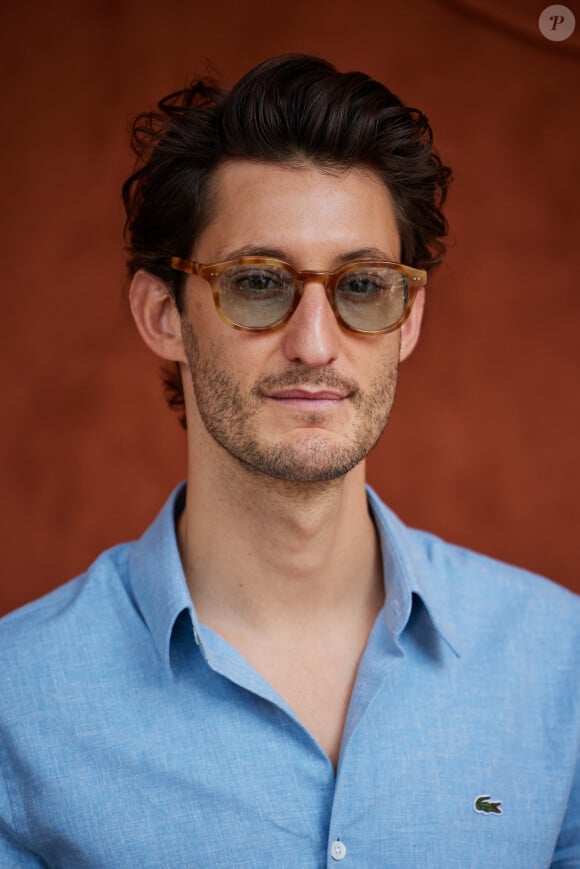 Pierre Niney au village lors des Internationaux de France de tennis de Roland Garros 2023, à Paris, France, le 9 juin 2023. © Jacovides-Moreau/Bestimage 