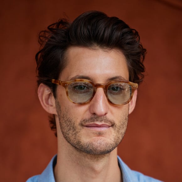 Pierre Niney au village lors des Internationaux de France de tennis de Roland Garros 2023, à Paris, France, le 9 juin 2023. © Jacovides-Moreau/Bestimage 