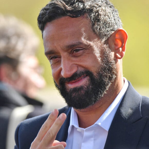 Cyril Hanouna animateur TV lors de l'inauguration de la promenade Jean-Paul Belmondo sur le pont Bir Hakeim, sous l'arche du viaduc de Passy à Paris, France le 12 avril 2023. Photo par Karim Ait Adjedjou/ABACAPRESS.COM