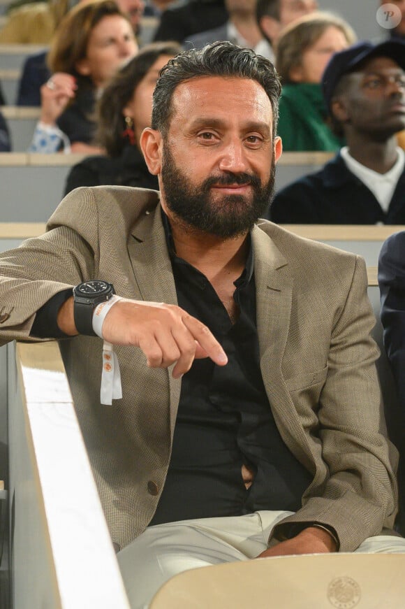 Cyril Hanouna dans les tribunes lors des Internationaux de France à Roland Garros le 1er juin 2022 à Paris, France. Photo par Laurent Zabulon/ABACAPRESS.COM