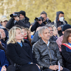 Luana Belmondo et Paul Belmondo - Inauguration de "La promenade Jean-Paul Belmondo" au terre-plein central du pont de Bir-Hakeim, ouvrage public communal situé sous le viaduc du métro aérien, à Paris (15e, 16e) le 12 avril 2023. © Cyril Moreau/Bestimage