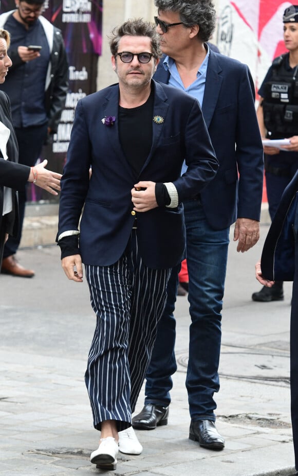 Matthieu Chedid (le chanteur M) - Arrivées des célébrités aux obsèques de Jane Birkin en l'église Saint-Roch à Paris. Le 24 juillet 2023