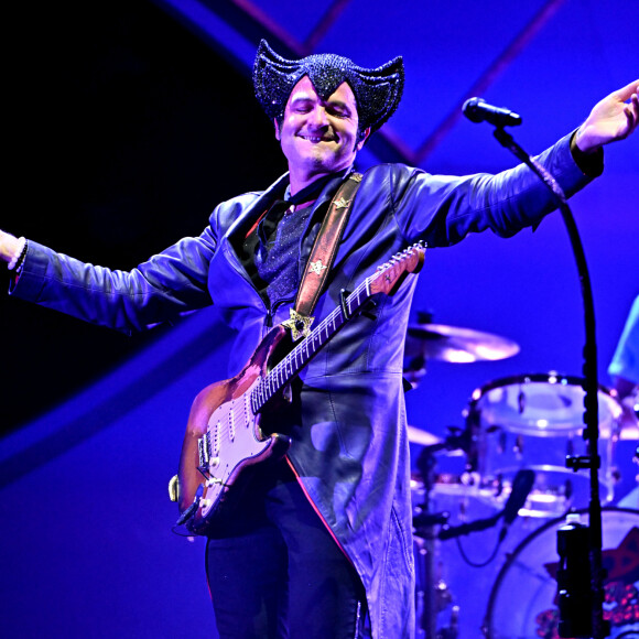 L'auteur-compositeur-interprète, multi-instrumentiste et guitariste français, Matthieu Chédid, dit M, en concert sur la scène Masséna durant le Nice Jazz Festival 2023. Le 21 juillet 2023.