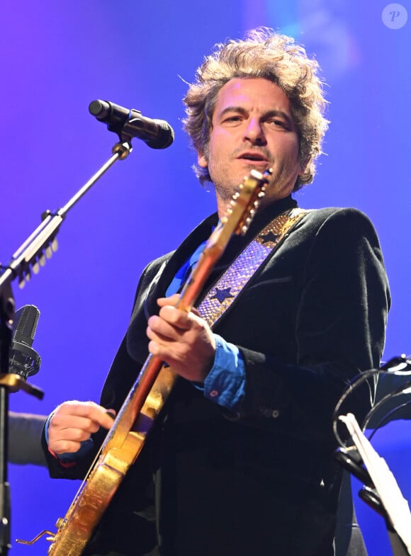 Matthieu Chedid (le chanteur M) - Concert de Vladimir Cosma pour ses "Inoubliables musiques de film" au Grand Rex à Paris. Le 15 octobre 2021