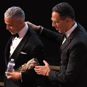 Sami Bouajila y joue le rôle du frère de Roschdy.
Sami Bouajila, meilleur acteur et Roschdy Zem lors de la 46e édition de la cérémonie des César du cinéma à l'Olympia à Paris, France. Photo par Bertrand Guay/Pool/ABACAPRESS.COM