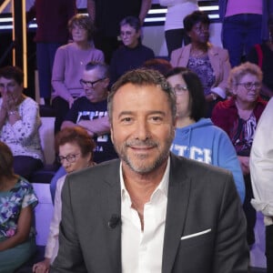 Le chroniqueur de TPMP y passe désormais toutes ses vacances d'été...Bernard Montiel sur le plateau de l'enregistrement de l'émission " Face à Hanouna " présentée parC.Hanouna et diffusée sur C8 le 14 septembre 2024, à Paris, France, le 12 septembre 2024. © Jack Tribeca / Bestimage 