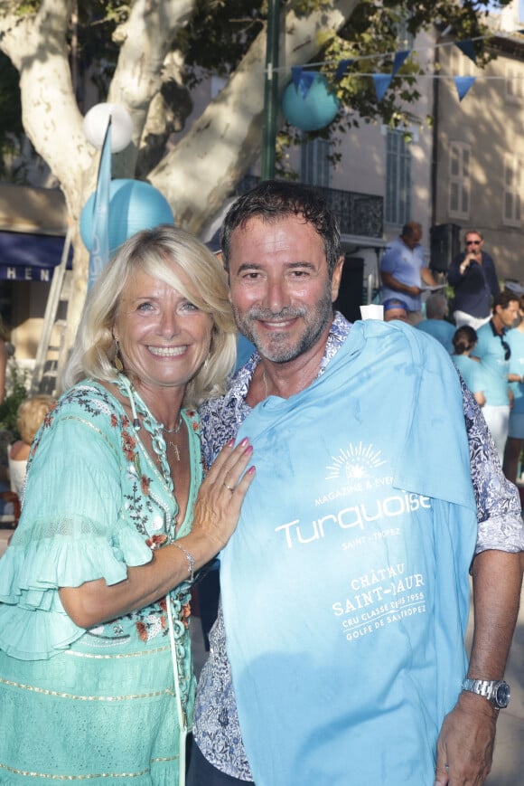 Il s'est déjà fait à la vie locale... Il a même un terrain de pétanque sur sa propriété.
Pascale Perez, Bernard Montiel - People à la Pétanque Turquoise sur la Place des Lices à Saint-Tropez, au profit de l'association "Soleil d'Enfance". Le 11 août 2024 © Jack Tribeca / Bestimage