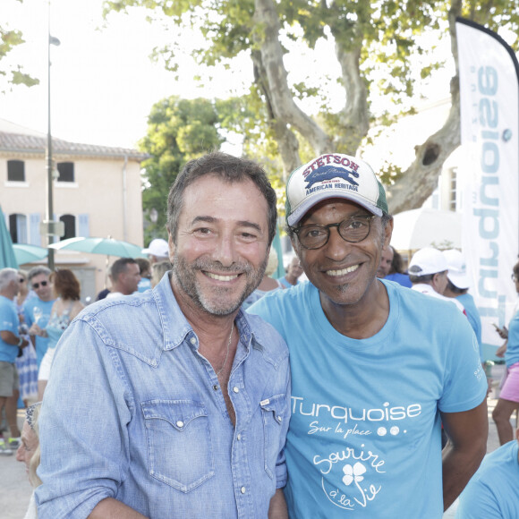 Bernard Montiel, Manu Katché lors d'un tournoi de pétanque place des Lices organisé par le magazine Turquoise pour l'association Sourire à la vie à Saint-Tropez le 10 août 2022. © Jack Tribeca / Bestimage