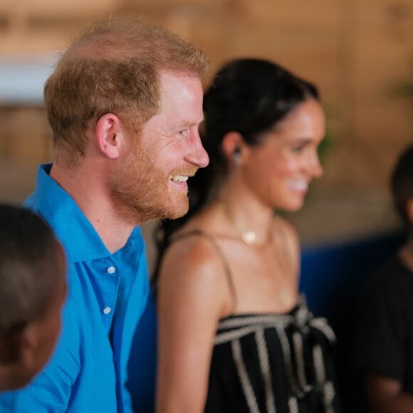 Le couple a tout de même encouragé les électeurs à s'inscrire sur les listes électorales
Le prince Harry, duc de Sussex, Meghan Markle, duchesse de Sussex, et la vice-présidente Francia Marquez lors d'un sommet organisé en collaboration avec The Archewell Foundaiton et Luminate à Bogota, au premier jour de leur visite de quatre jours en Colombie.