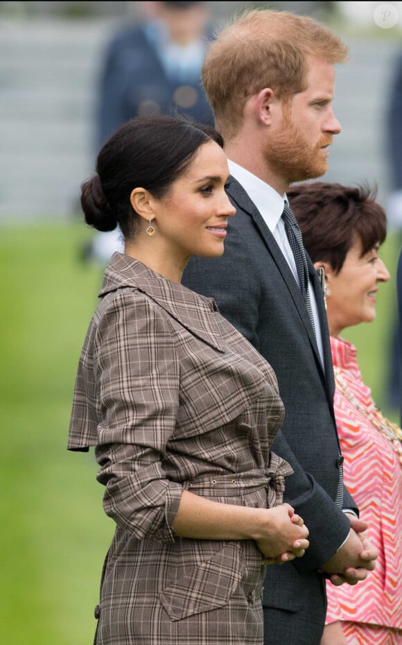 Le prince Harry, duc de Sussex, et Meghan Markle, duchesse de Sussex, enceinte assistent à une cérémonie de bienvenue traditionnelle "Hongi" sur les pelouses de la Government House à Wellington, Nouvelle-Zélande, le 28 octobre 2018.