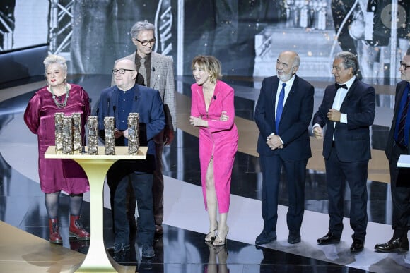 Un César spécial pour la troupe du Splendid, Josiane Balasko, Michel Blanc, Thierry Lhermitte, Marie-Anne Chazel, Gérard Jugnot, Christian Clavier et Bruno Moynot, sur scène lors de la 46ème cérémonie des César à l'Olympia à Paris le 12 mars 2021.