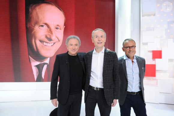 Michel Drucker, Philippe Raimbourg et Emmanuel Chaunu - Enregistrement de l'émission "Vivement dimanche" en hommage à Bourvil au studio Gabriel à Paris, diffusée sur France 3 le 2 octobre 2022. © Guillaume Gaffiot / Bestimage 