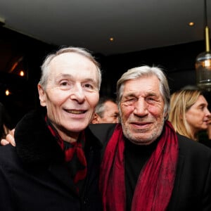 Philippe Raimbourg (fils de Bourvil), Jean-Pierre Castaldi - Vernissage de l'Exposition d'Anne Mondy, "Une époque formidable, Nos indétrônables du cinéma français", au restaurant Veramente à Paris. Le 21 novembre 2022 © Anne-Sophie Guebey via Bestimage 