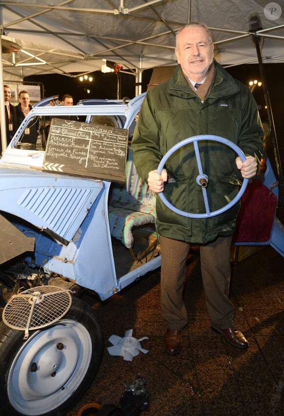 Mais c'est également un homme politique qui a été député...Dominique Raimbourg (fils de Bourvil) à côté de la 2 CV du film "Le Corniaud" lors de l'ouverture du 1er Festival "Au-delà de l'écran" 2016 à Vincennes, le 22 janvier 2016.