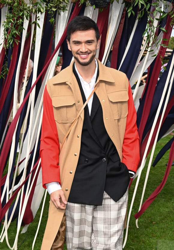 Billy Crawford - Qatar Prix de l'Arc de Triomphe à l'hippodrome Paris Longchamp le 2 octobre 2022. © Coadic Guirec/Bestimage/Bestimage