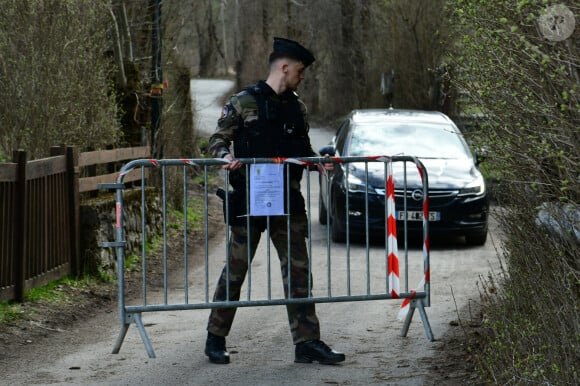 Illustrations au Vernet dans les Alpes-de-Haute-Provence dans le cadre de la disparition du petit Emile en juillet 2023 dont une partie des ossements ont été retrouvés. Le 4 avril 2024. © Romain Doucelin / Bestimage 