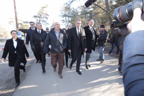 François Balique, Thomas Winkelmann (ancien président-directeur général de Germanwings), le maire de Le Vernet, François Balique et Carsten Spohr (président-directeur général de Lufthansa) - Les proches des victimes du crash de la Germanwings (vol 4U9525) se recueillent dans les Alpes, un an après le 24 mars 2016.