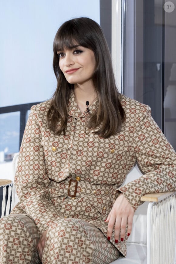 Clara Luciani assiste à la conférence "Women In Motion" de Kering à l'hôtel Majestic Barrière lors du 75ème Festival International du Film de Cannes le 21 mai 2022. © Olivier Borde/bestimage