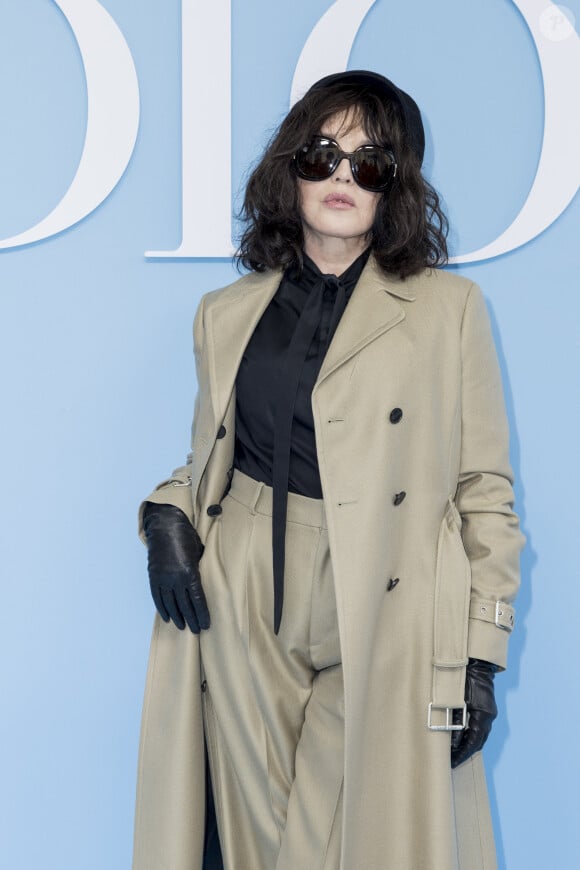 Isabelle Adjani au photocall du défilé de mode féminine Dior printemps-été 2025 lors de la Fashion Week de Paris (PFW), à Paris, France, le 24 septembre 2024. © Olivier Borde/Bestimage 