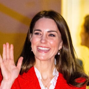 Selon les médias britanniques, elle préparerait déjà ses prochaines apparitions en public avec son équipes, à travers plusieurs réunions de travail
Kate Middleton