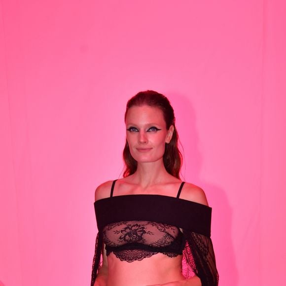 Constance Jablonski (enceinte) à la 17ème édition du Etam Live Show à la Monnaie de Paris le 24 septembre 2024. © Veeren / Bestimage