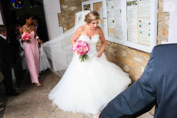 Pour l'occasion, Camille Varane a opté pour une sublime robe bustier
 
Mariage de Raphaël Varane et Camille Tytgat à la mairie du Touquet puis en l'église Sainte-Jeanne d'Arc le 20 juin 2015