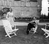 Avec le temps,
Photo d'archive datée du 30 août 1976 de l'ancien président Jacques Chirac et de son épouse Bernadette dans leur château de Bity à Sarran, France. Le président Jacques Chirac est décédé ce matin entouré de sa famille. M. Chirac a effectué deux mandats en tant que président français et a fait entrer son pays dans la monnaie unique européenne. Photo Buthaud/ANDBZ/ABACAPRESS.COM