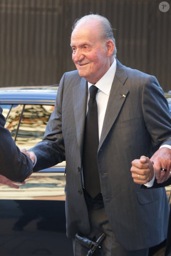 Le roi Juan Carlos - Arrivées de la famille royale d'Espagne aux obsèques de Fernandez de Araoz à Madrid. Le 9 septembre 2024  Arrivals at the funeral of Fernández de Araoz, on September 9, 2024, in Madrid (Spain). 