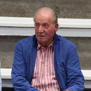 Juan Carlos au coeur d'une polémique
Le roi Juan Carlos Ier et Pedro Campos assistent au match de handball de son petit-fils Pablo Urdangarin à Pontevedra, le 21 mai 2022.