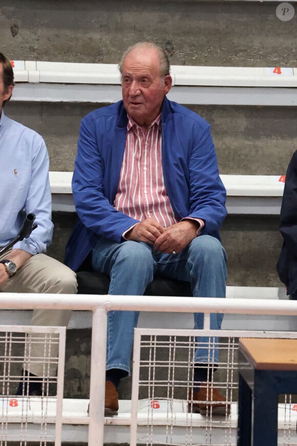 Juan Carlos au coeur d'une polémique
Le roi Juan Carlos Ier et Pedro Campos assistent au match de handball de son petit-fils Pablo Urdangarin à Pontevedra, le 21 mai 2022.