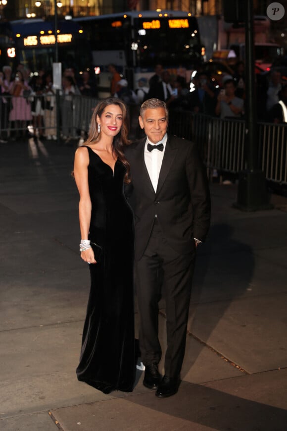 Avec quelques différences toute de même comme la longue des manches.
Amal et George Clooney à New York le 26 septembre 2024. Photo: Giada Papini Rampelotto/EuropaNewswire.