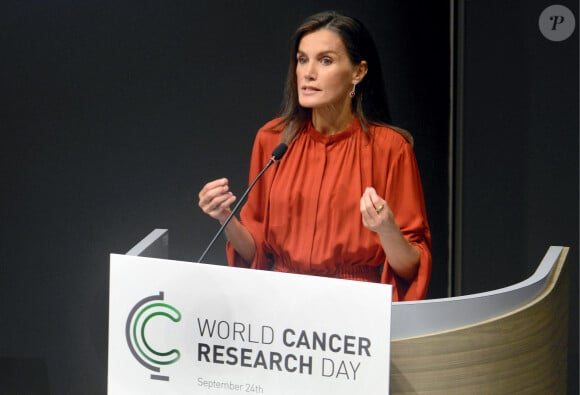 Ce jeudi 26 septembre 2024, l'épouse de Felipe VI a participé à la Rencontre annuelle de la Journée mondiale de recherche sur le cancer, l'occasion pour elle d'y tenir un discours fort.
La reine Letizia d'Espagne participe à la "Rencontre annuelle de la Journée mondiale de recherche sur le cancer" à Milan, le 26 septembre 2024. © Zuma Press / Bestimage 