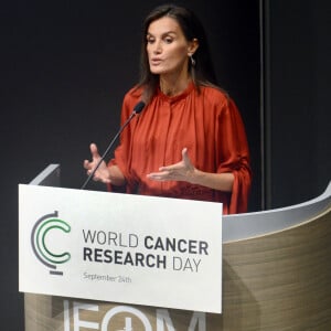 Un sans-faute pour l'ancienne journaliste qui inspire à l'international avec ses choix vestimentaires.
La reine Letizia d'Espagne participe à la "Rencontre annuelle de la Journée mondiale de recherche sur le cancer" à Milan, le 26 septembre 2024. © Zuma Press / Bestimage 