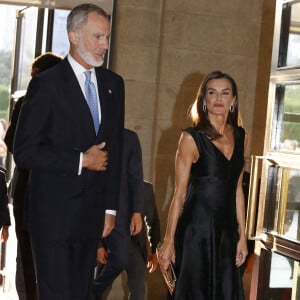 Le roi Felipe VI et la reine Letizia d'Espagne arrivent au Teatro Real pour assister à l'opéra 'Adriana Lecouvreur' pour lancer la saison 24-25, le 23 septembre 2024, à Madrid, Espagne.