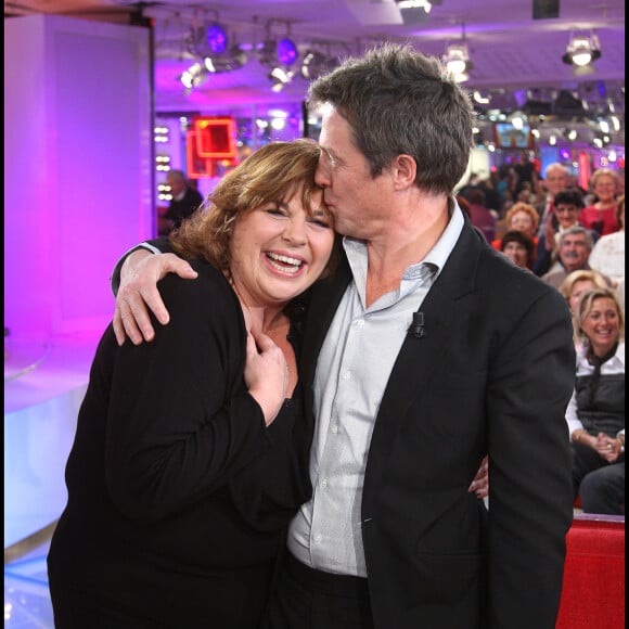 Michèle Bernier et Hugh Grant dans "Vivement Dimanche".