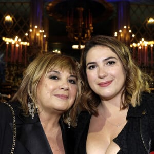 Michèle Bernier et sa fille Charlotte Gaccio lors de la 31ème cérémonie des Molières 2019 aux Folies Bergère à Paris, France, le 13 mai. © Cédric Perrin/Bestimage