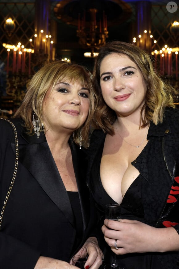 Michèle Bernier et sa fille Charlotte Gaccio lors de la 31ème cérémonie des Molières 2019 aux Folies Bergère à Paris, France, le 13 mai. © Cédric Perrin/Bestimage