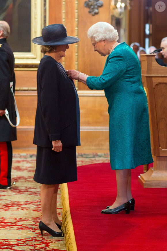 Cette année-là, Elizabeth II a été honorée du titre de Compagnon d'honneur !
Maggie Smith et Elizabeth II. Photo by Dominic Lipinski/PA Photos/ABACAPRESS.COM