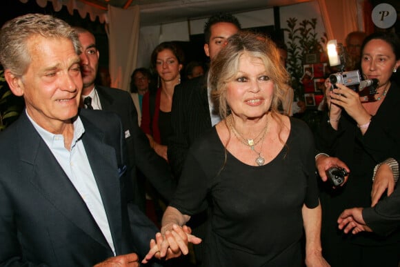 Archives - Brigitte Bardot et son mari Bernard d'Ormale lors de la 6ème édition du Festival de la fiction TV à Saint-Tropez, le 18 septembre 2004. © Frédéric Piau/Bestimage 